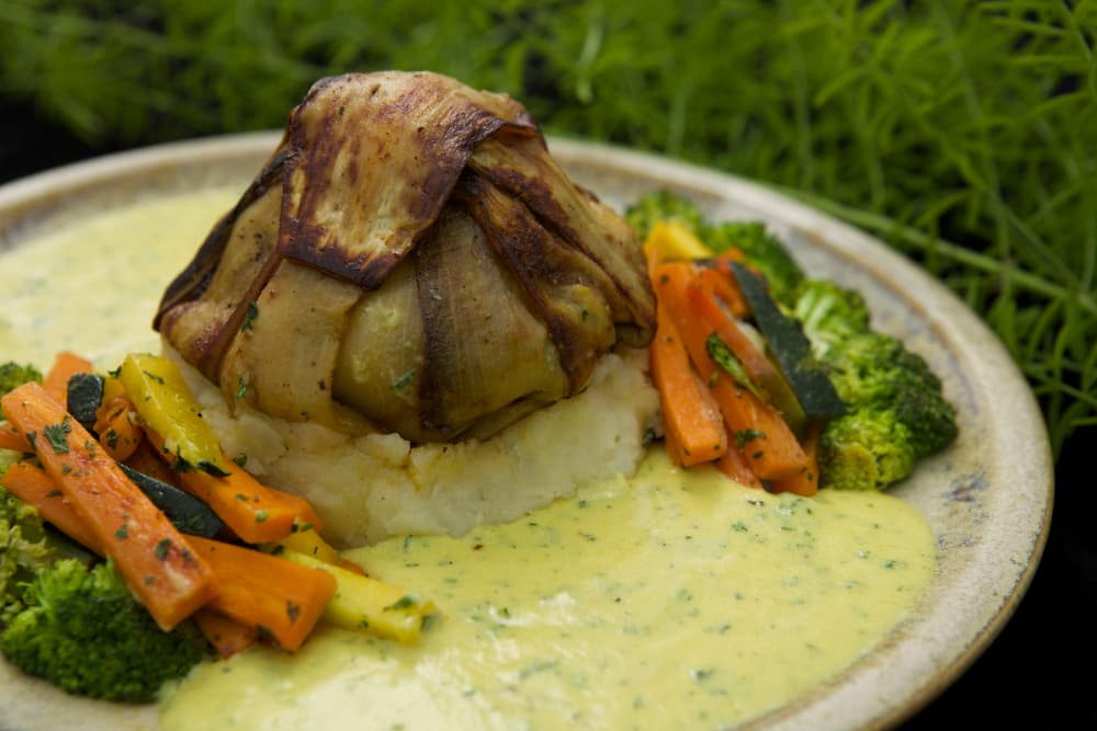 carrots and broccoli with mashed potatoes and Sause.