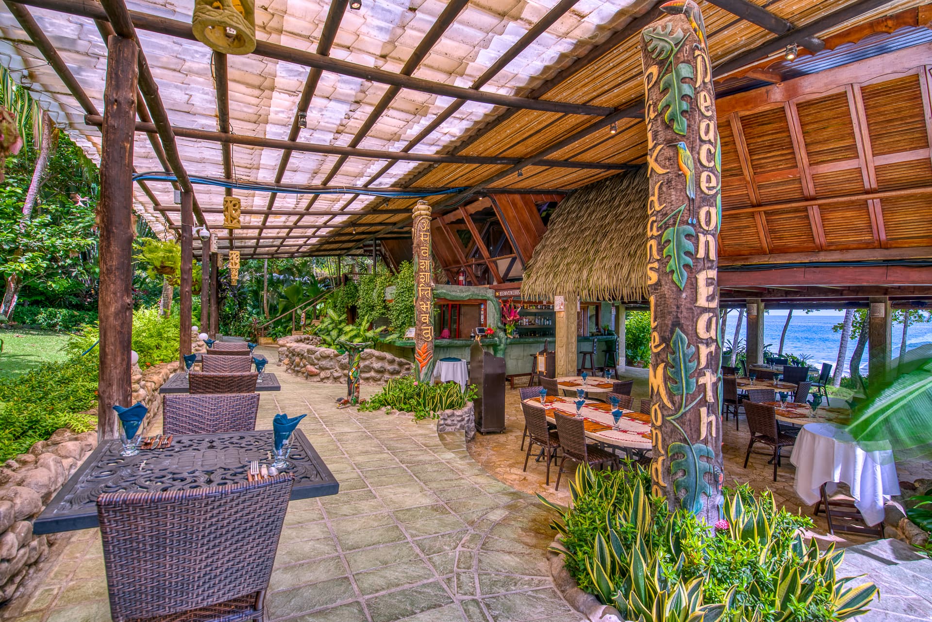 interior of dining area with seating for drinks
